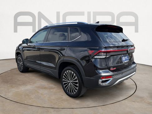 Used 2025 Volkswagen Taos SE image 8