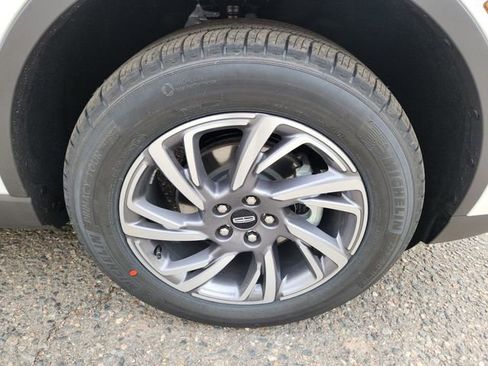 New 2026 Lincoln Corsair Premiere w/ Towing Package image 19