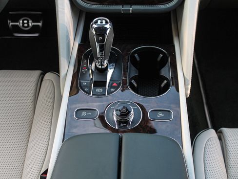 Certified 2024 Bentley Bentayga Extended Wheelbase AWD/4WD image 25