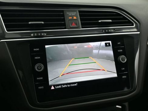 Used 2023 Volkswagen Tiguan SE FWD image 17