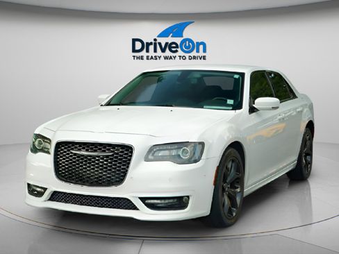 Used 2021 Chrysler 300 Touring L image 16