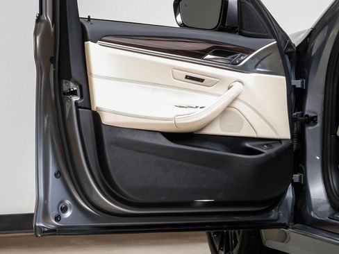 Used 2023 BMW 540i xDrive w/ Convenience Package image 45