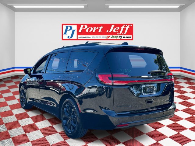 Certified 2025 Chrysler Pacifica Limited FWD image 5