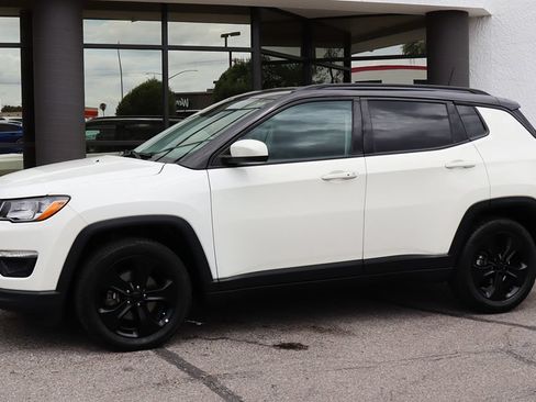 Used 2019 Jeep Compass Latitude FWD image 7