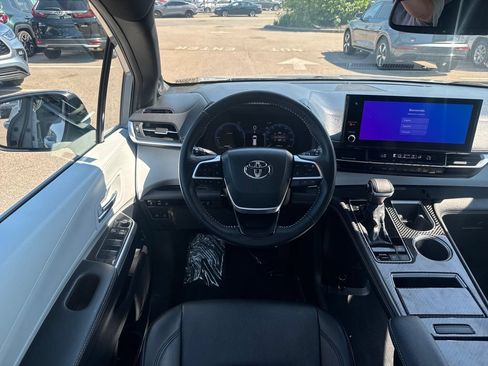 Used 2026 Toyota Sienna XSE AWD/4WD image 14