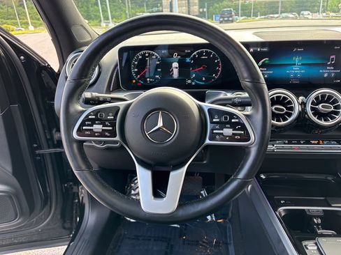Used 2021 Mercedes-Benz GLB 250 4MATIC image 27