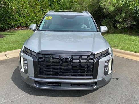 Used 2023 Hyundai Palisade SEL w/ Premium Package FWD image 2