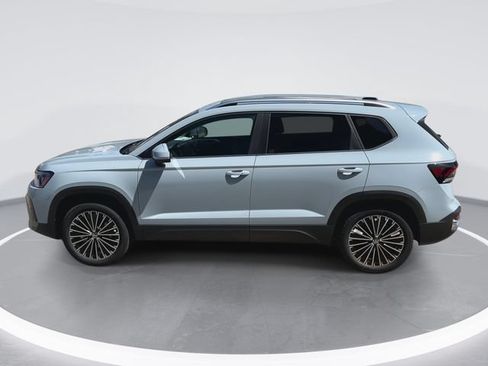New 2026 Volkswagen Taos SE FWD image 5