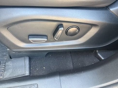 Used 2023 Ford Explorer XLT w/ Equipment Group 202A AWD/4WD image 10