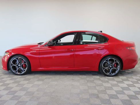 Used 2024 Alfa Romeo Giulia Veloce image 5