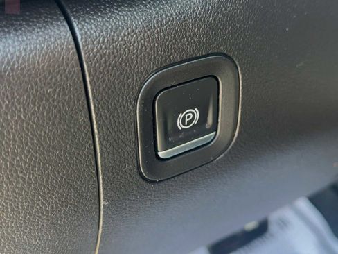 Used 2019 GMC Sierra 1500 AT4 w/ AT4 Preferred Package AWD/4WD image 16