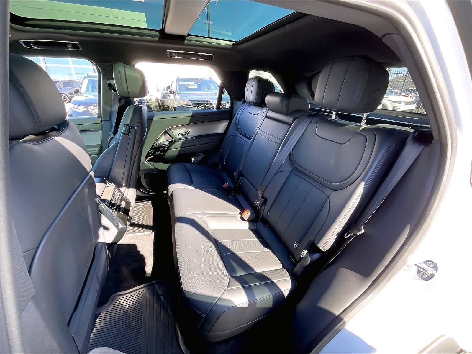 New 2025 Land Rover Range Rover Sport Dynamic SE AWD/4WD image 12