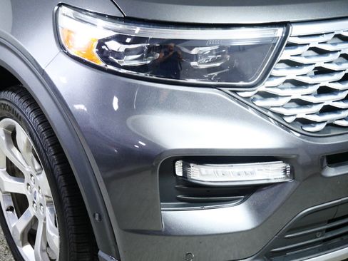 Used 2020 Ford Explorer Platinum w/ Premium Technology Package AWD/4WD image 16