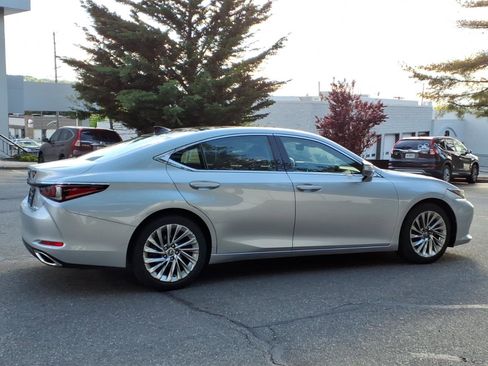 Used 2019 Lexus ES 350 Ultra Luxury w/ Accessory Package 2 FWD image 5
