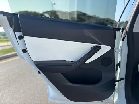 Used 2021 Tesla Model Y Long Range image 16