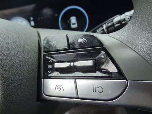 Used 2024 Hyundai Elantra SEL FWD image 18