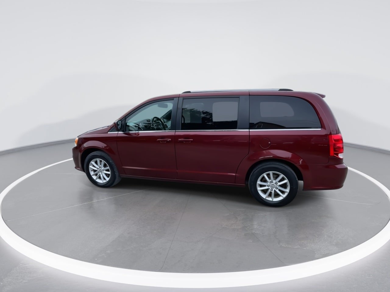 Used 2019 Dodge Grand Caravan SXT FWD image 11