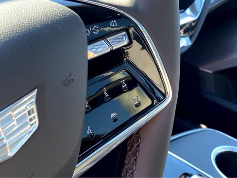 New 2024 Cadillac Lyriq Luxury image 12