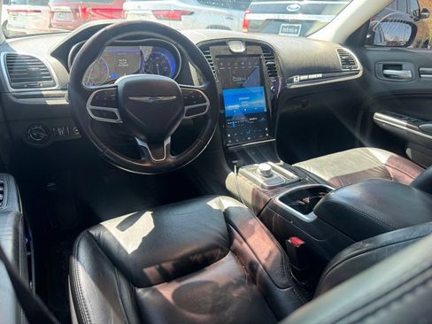 Used 2018 Chrysler 300 Touring L RWD image 3