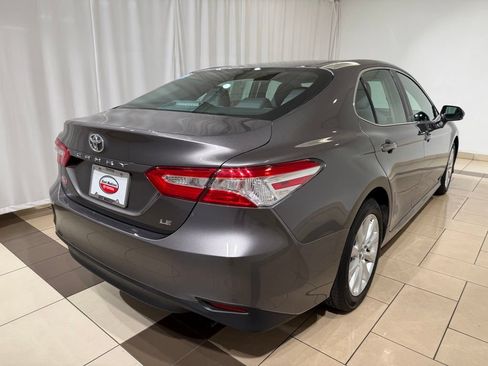 Used 2018 Toyota Camry LE w/ Convenience Package FWD image 5