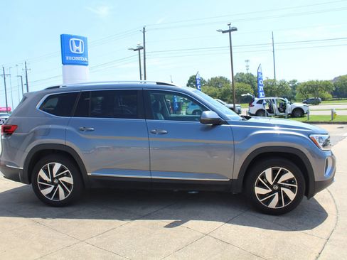 Used 2024 Volkswagen Atlas SEL AWD/4WD image 3