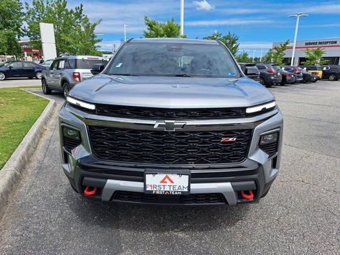 Used 2025 Chevrolet Traverse Z71 w/ Driver Confidence Package AWD/4WD image 3