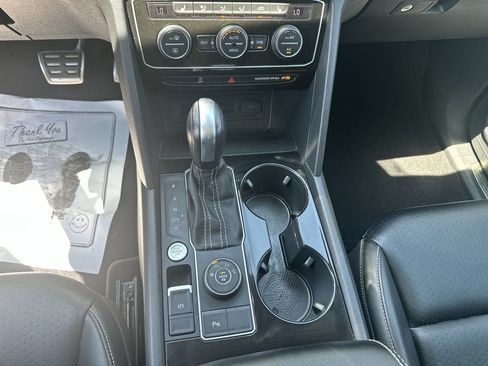 Used 2022 Volkswagen Atlas SEL R-Line AWD/4WD image 20