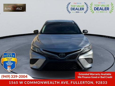 Used 2019 Toyota Camry SE FWD image 1