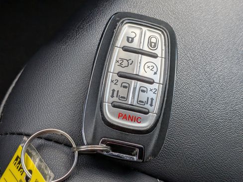 Used 2025 Chrysler Pacifica Select FWD image 27