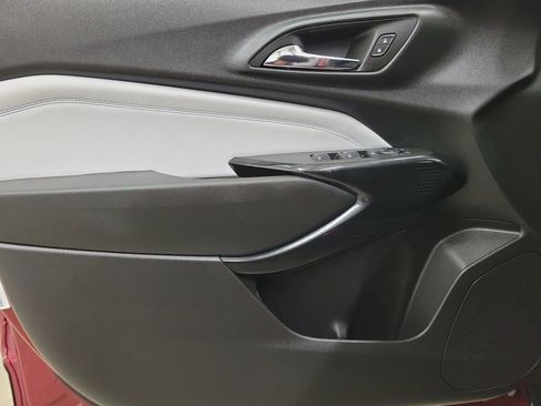 Used 2025 Chevrolet Trax LT image 19