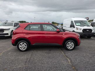 Used 2022 Hyundai Venue SE w/ Cargo Package FWD video 3