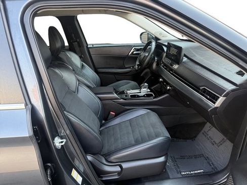 Used 2025 Mitsubishi Outlander SE AWD/4WD image 12
