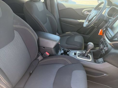 Used 2016 Jeep Cherokee Latitude FWD image 31