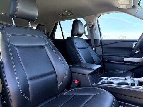 Used 2023 Ford Explorer XLT w/ Equipment Group 202A image 9