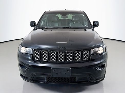Used 2020 Jeep Grand Cherokee Altitude image 2