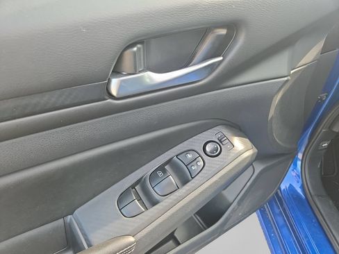 Used 2025 Nissan Altima 2.5 SV FWD image 18