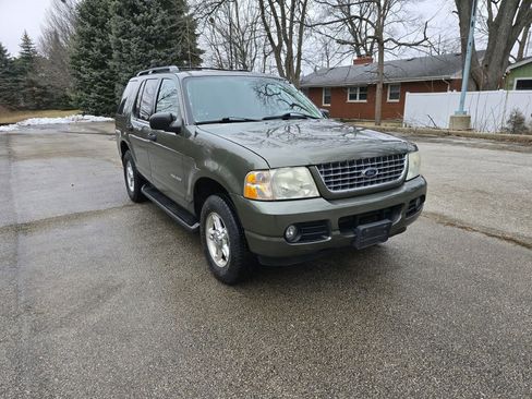 Used 2004 Ford Explorer XLT image 1