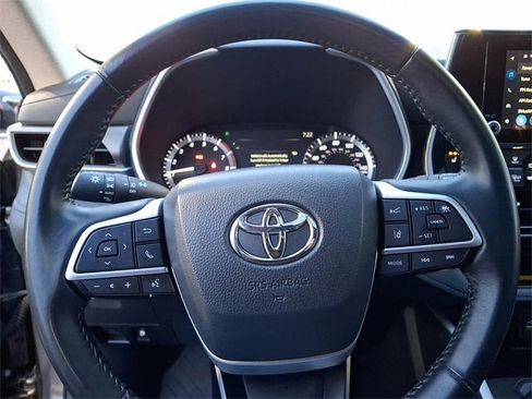 Certified 2024 Toyota Highlander XLE image 26