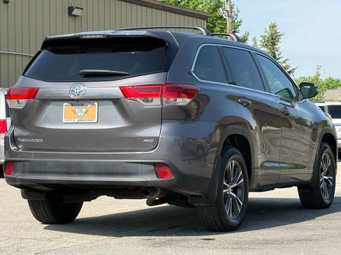 Used 2018 Toyota Highlander LE image 6