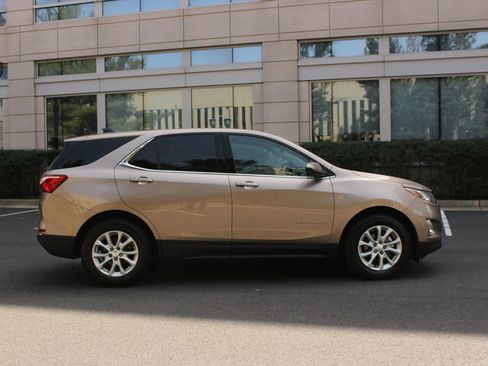 Used 2018 Chevrolet Equinox LT image 6