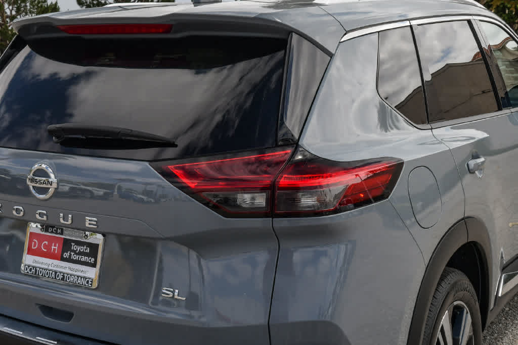 Used 2021 Nissan Rogue SL w/ Premium Package FWD image 6