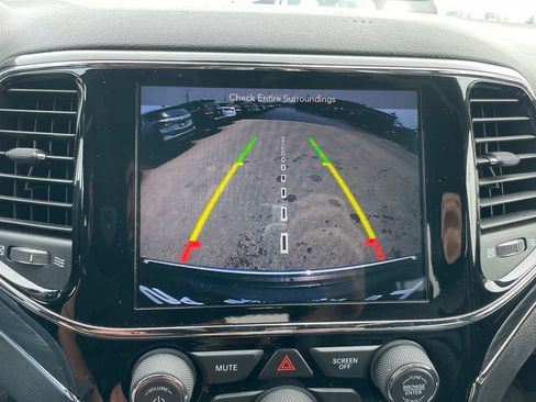 Used 2019 Jeep Grand Cherokee Limited w/ Luxury Group II AWD/4WD image 17