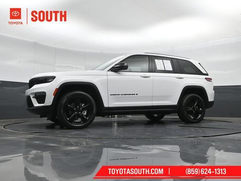 Used 2023 Jeep Grand Cherokee Limited w/ Luxury Tech Group II AWD/4WD image 47