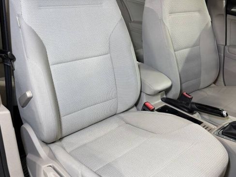 Used 2017 Volkswagen Golf S AWD/4WD image 8