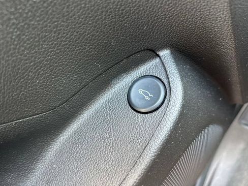 Used 2018 Chevrolet Cruze LS FWD image 15