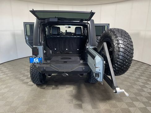 Used 2015 Jeep Wrangler Unlimited Sahara w/ Connectivity Group AWD/4WD image 21