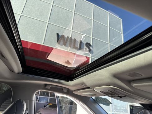 Used 2026 Toyota Highlander XLE image 18