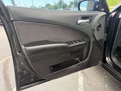 Used 2019 Dodge Charger SXT w/ Blacktop Package AWD/4WD image 9