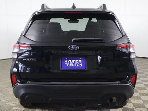 Used 2025 Subaru Forester Premium AWD/4WD image 11
