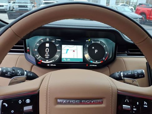 New 2025 Land Rover Range Rover Long Wheelbase SE image 17